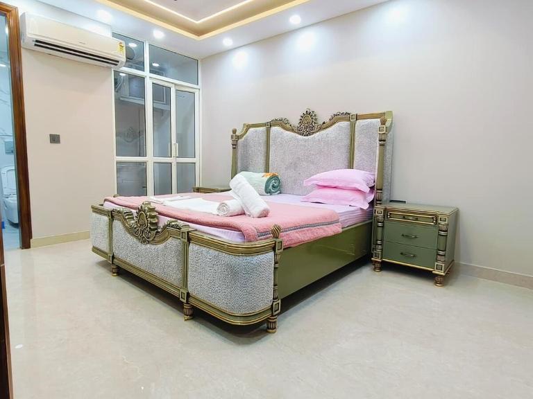 Homlee-Shanti 3BHK-Elevator-Parking-Central DEL - Bed and Breakfast New Delhi