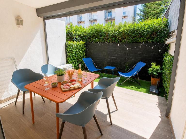 Appartement climatisé avec terrasse - Port Santa Lucia - B&B Saint-Raphaël
