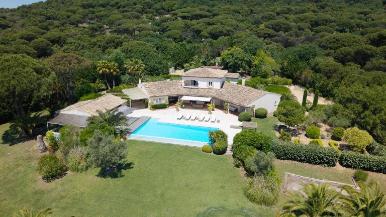 Luxury Mediterranean Villa with Pool & Helipad - B&B Saint-Tropez