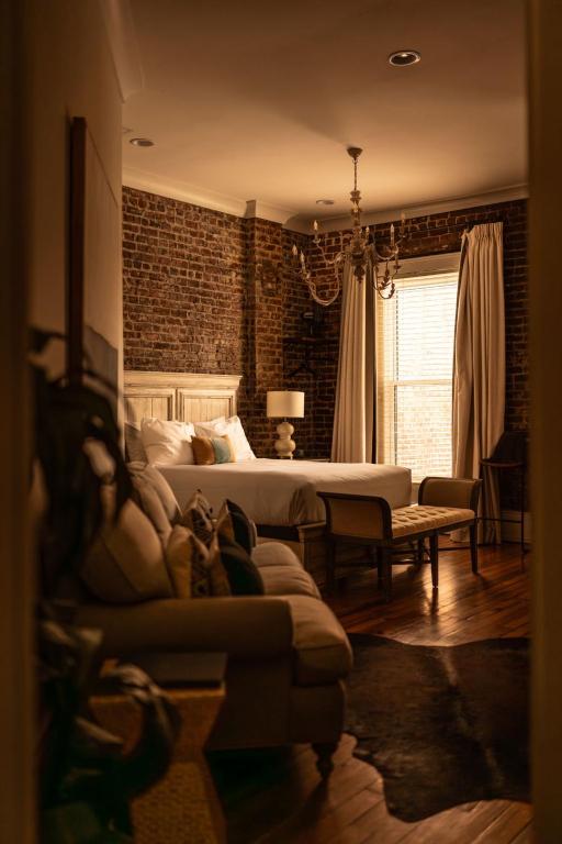 The Luxe Loft Knoxville - Bed and Breakfast Knoxville