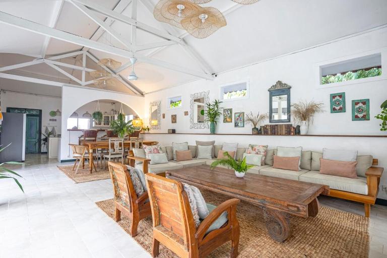 Bright & Breezy 3BR! Gardens, Jungle, River views - Villa Tugu - B&B Kerobokan