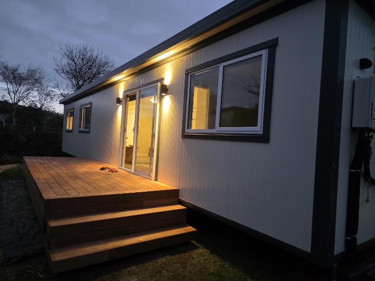 Peaceful 2BR Escape Walk to Bus Family Friendly - Bed and Breakfast Christchurch