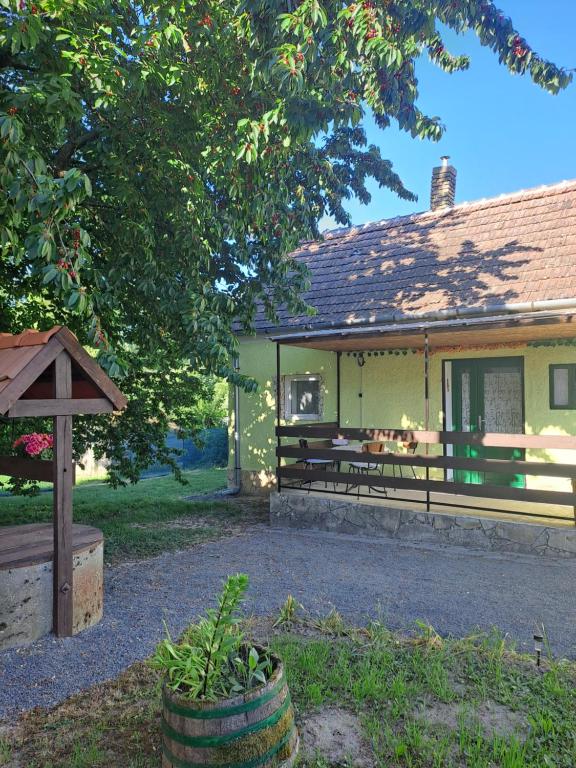 Türje Tourist Apartman - Bed and Breakfast Türje