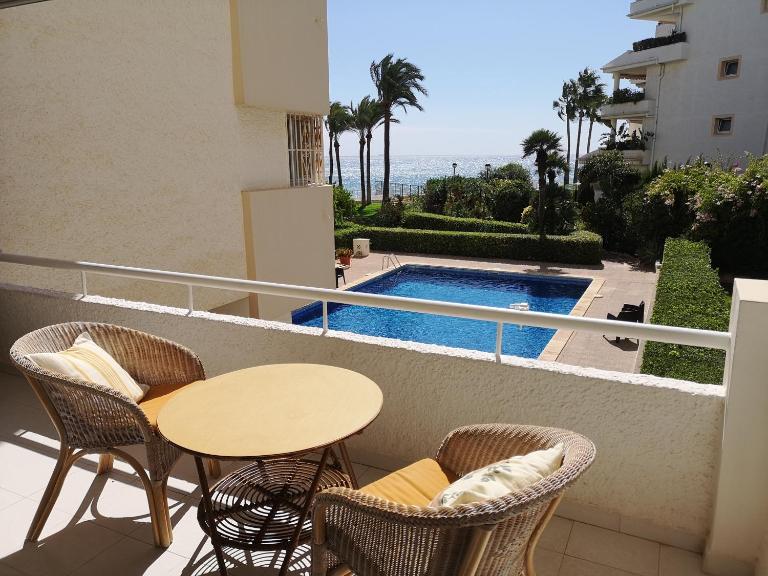 En primera línea de playa con piscina - B&B Altea