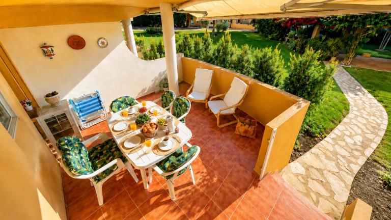 Apartamento Sergi en Denia con terraza, parking y piscina a 150m de la playa by Family Homes - Chambres d'hôtes Denia