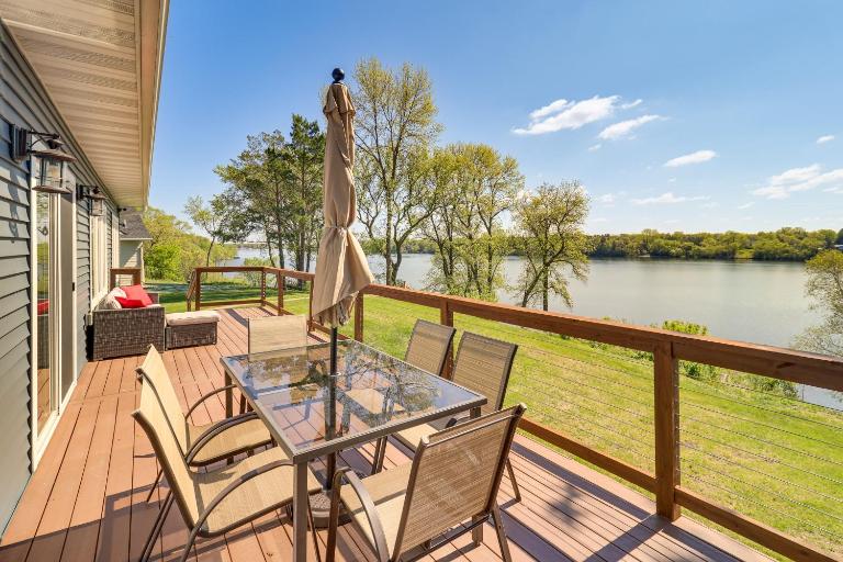 Spacious 6BR Lake Victoria Retreat w/ Private Dock - Ferienwohnung Alexandria