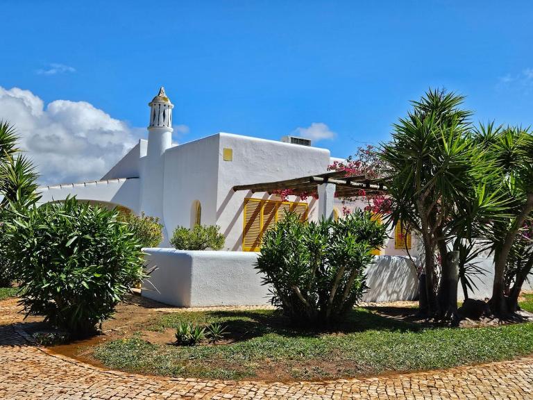 Vilamoura 3BR Villa, AC, Pool Access & Golf Nearby - B&B Quarteira