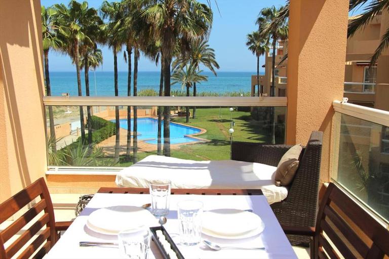 Flamingo 21 by homeprive - Bed and Breakfast Denia