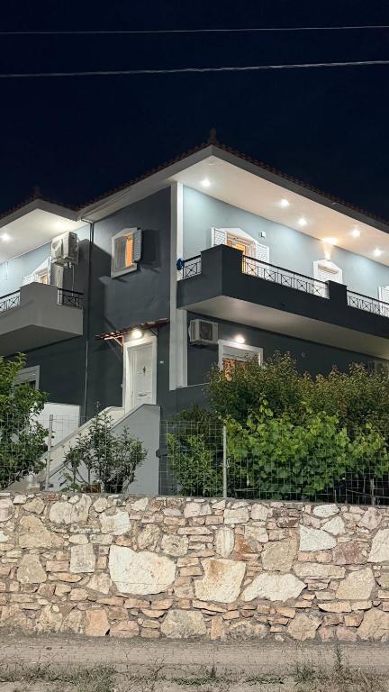Leonoras Apartment - Chambres d'hôtes Çukë