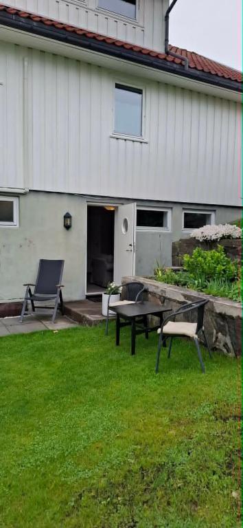 Cozy and spacious apartment with its own outdoor area - B&B Kristiansand