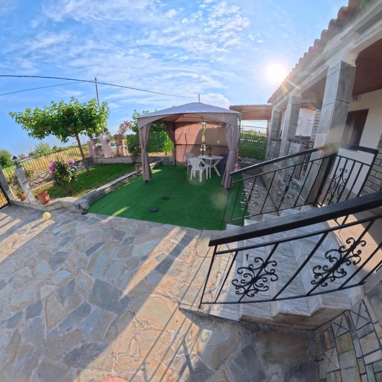 Thomas House - Xristos - B&B Néa Kallikráteia
