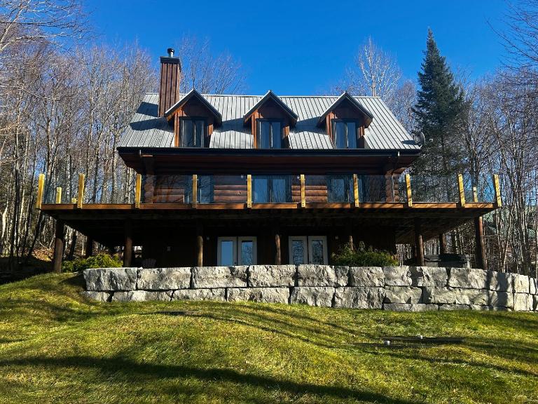 Mont-Tremblant Mountain View Chalet - Bed and Breakfast Lac-Supérieur