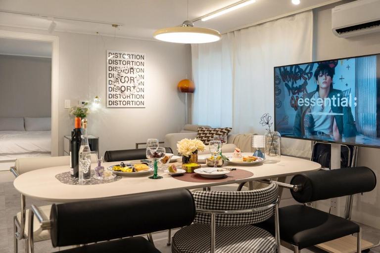 Seoul Pause Opening Special - 3 minutes to Mapo-gu Office Station, 5 minutes to airport bus, Hongdae, Mangwon, Hannam, Itaewon, 4 beds for 8 people, 3-story private house, rooftop - Chambres d'hôtes Séoul