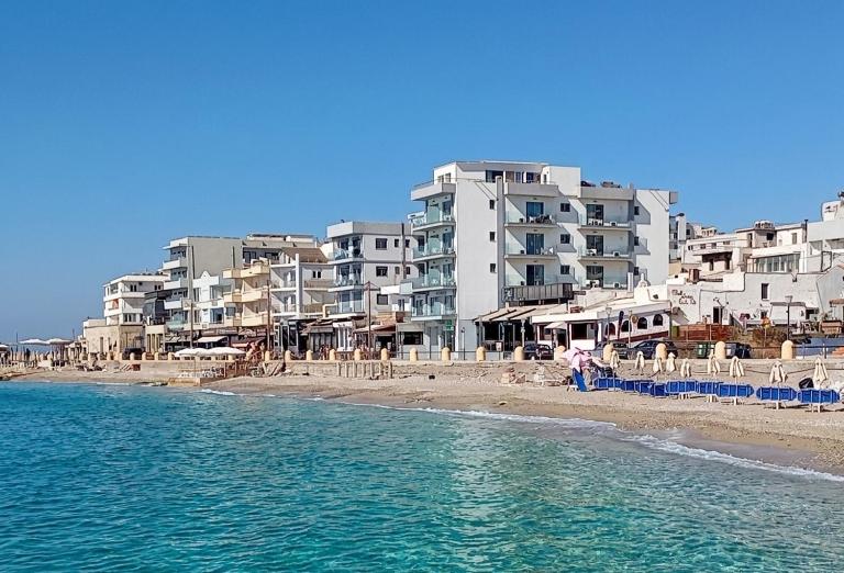 By The Sea Apartments - B&B Rodi