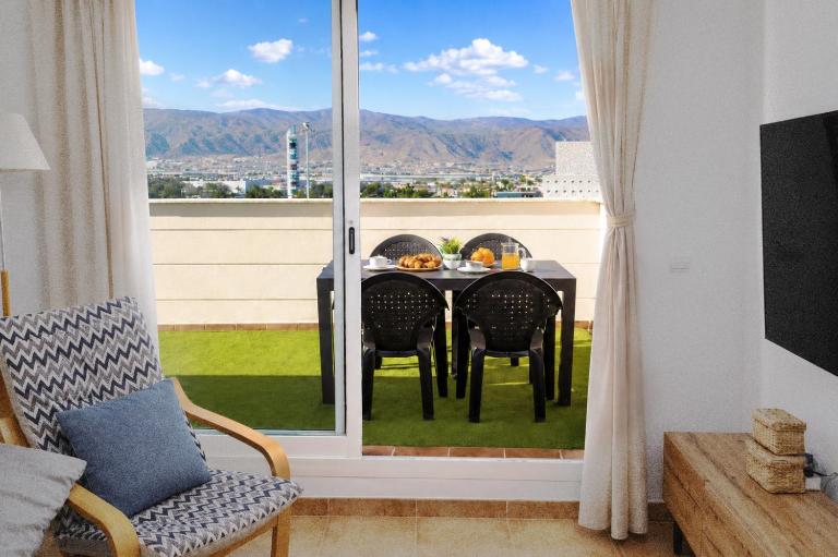 Ático con Piscina, Terraza y Parking en Las Salinas - Ferienwohnung Roquetas de Mar