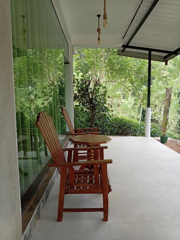 Rainforest Freedom - B&B Deniyaya