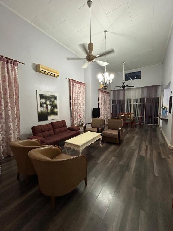 Casa 80Niner A' Famosa Homestay - Ferienwohnung Kampung Balik Mungkar