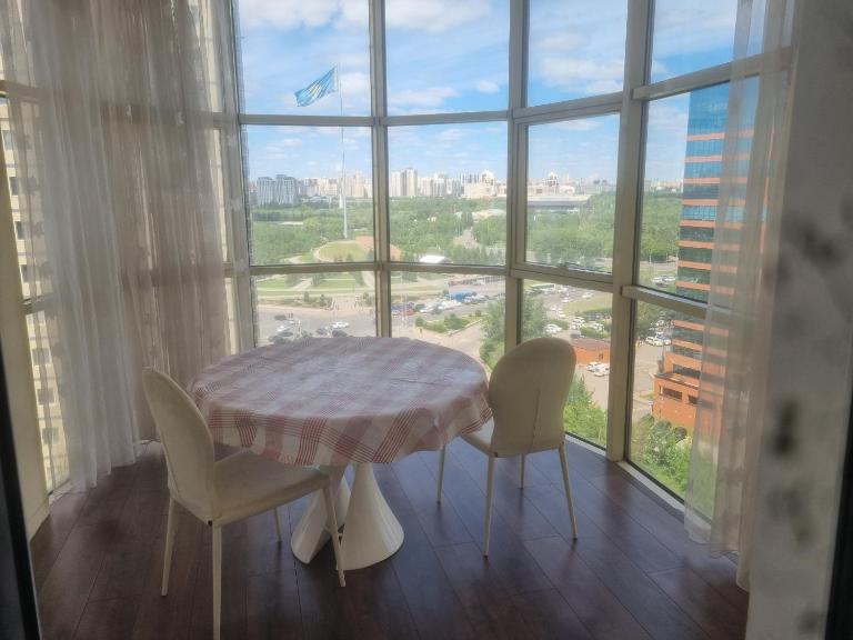 İn Каскад жк Flat 120 m2 with 3 beds At city center near shopping mall and central park - Ferienwohnung Astana