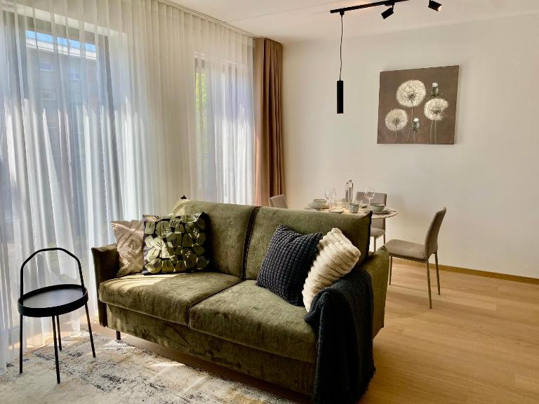 Avalon Premium Apartment with Balcony & Free Parking - Chambres d'hôtes Tallinn