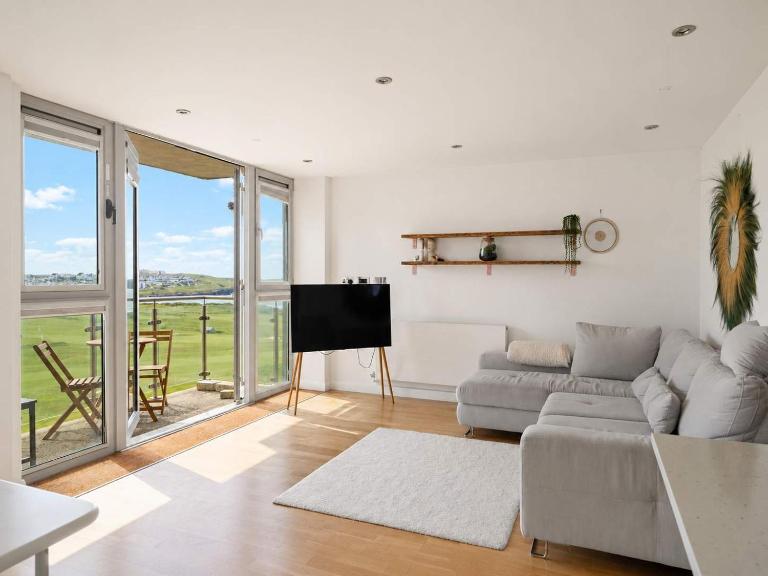 Apartment Balcony Overlooking Fistral Sea Views - B&B Newquay