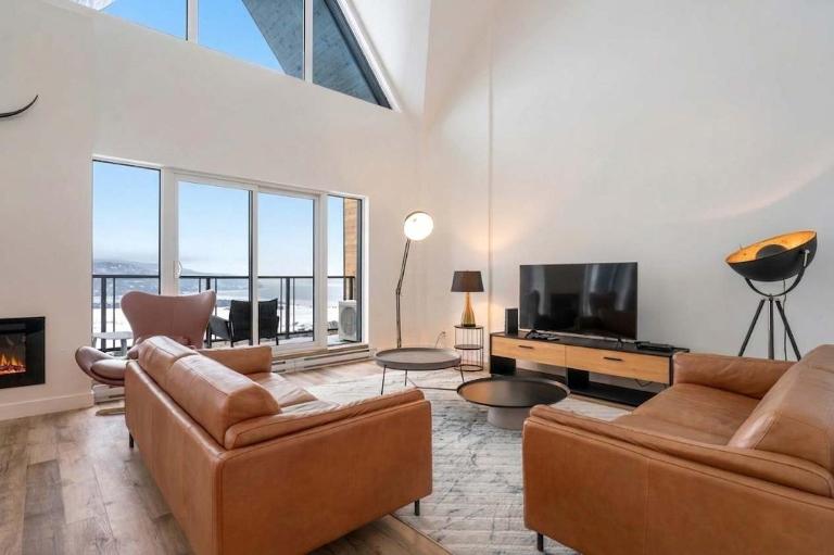 402 - The Penthouse Luxury Condo - View and Pool - B&B Baie-Saint-Paul