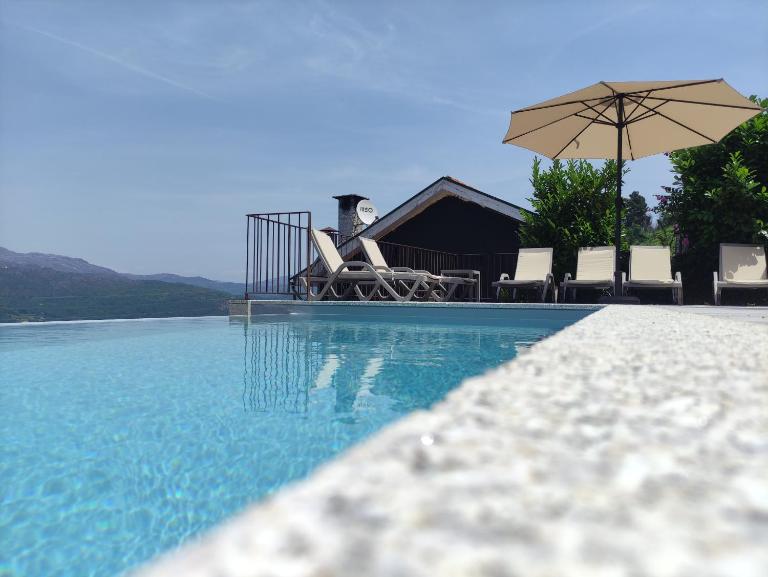 Geres Andorinhas House - Bed and Breakfast Vieira do Minho
