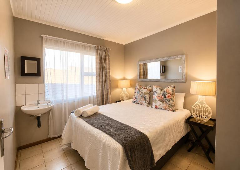 Zhantique Guest House 2- Unit 12 - Ferienwohnung Boksburg