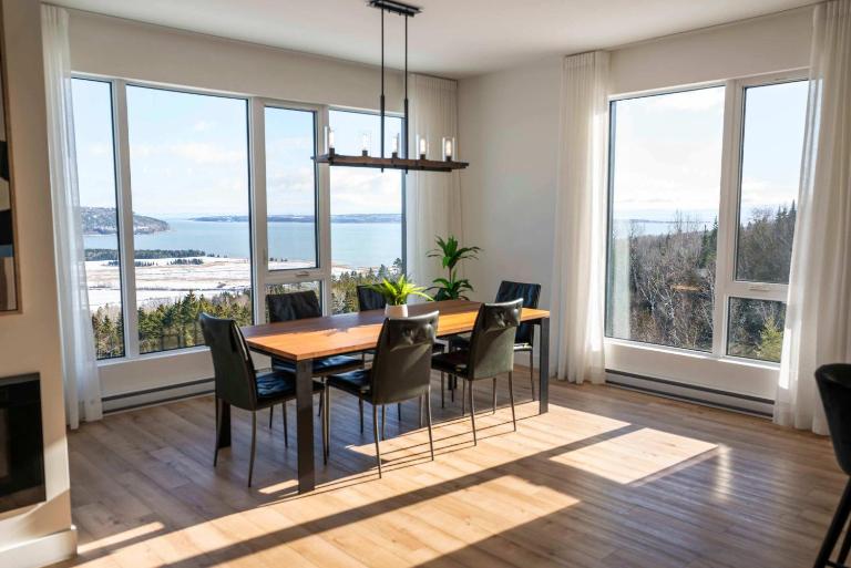 301 - Luxury Condo - Exceptional View & Pool - B&B Baie-Saint-Paul