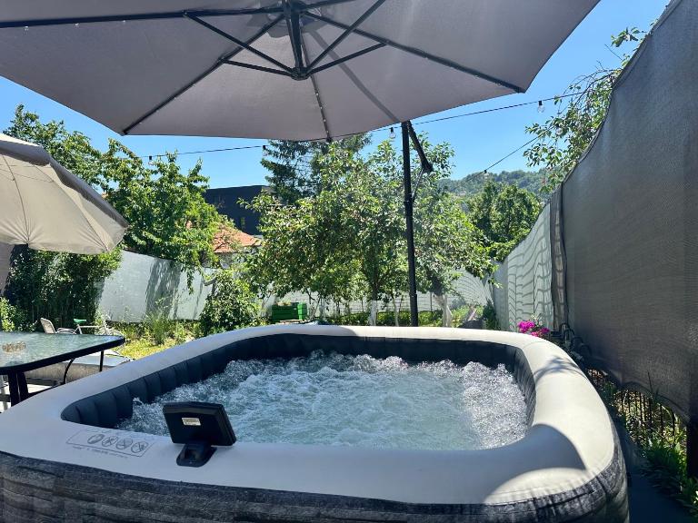 HH Lakes Tuzla - city center, free parking! - Chambres d'hôtes Tuzla
