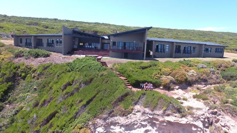 Cliff's Edge Farmhouse - B&B Melkhoutfontein