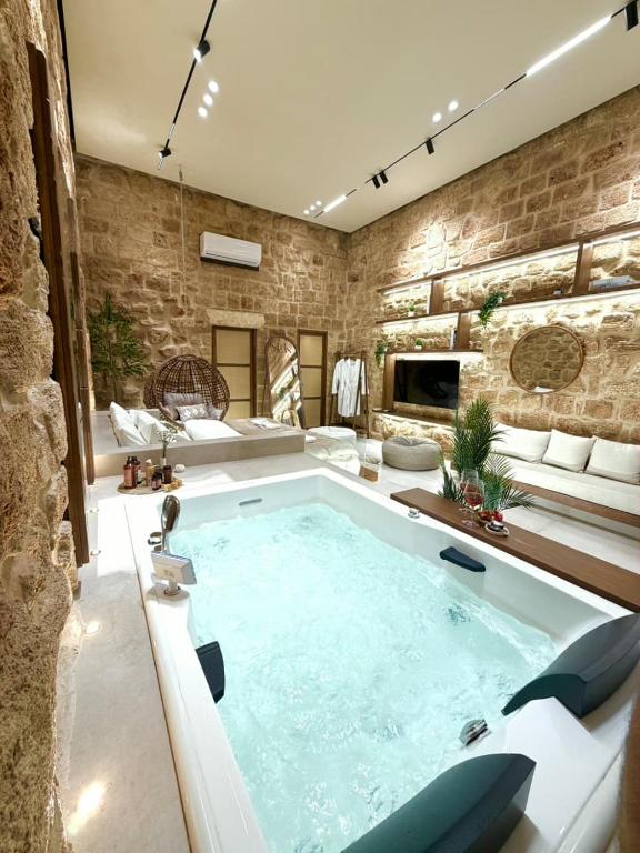 Suk 1BR Apartment In The Old Souks Batroun - B&B Batroûn