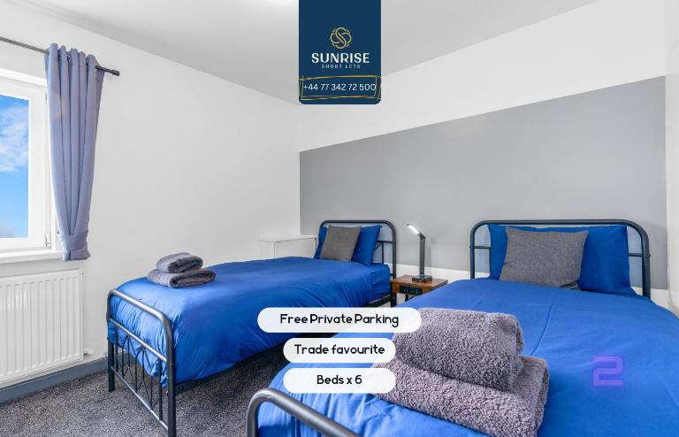 LAW 4 - is 3 Rooms, 6 Beds, 2 Bathrooms, Private Parking, Fully Equipped, GROUP FAVOURITE by SUNRISE LONG LETS and SERVICED ACCOMMODATION DUNDEE - B&B Dundee