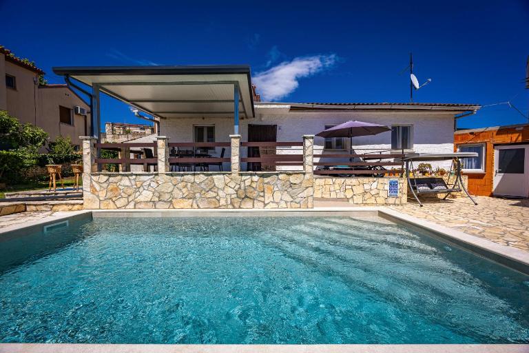 Pool Apartments Franko - Shared Pool - B&B Ližnjan