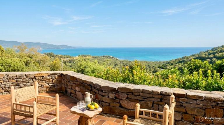 Casa-Gaou-Benat : Villa en bord de mer avec vues - B&B Bormes-les-Mimosas