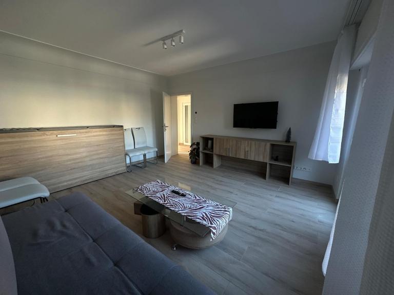 Newly renovated apartment with balcony - B&B Langen