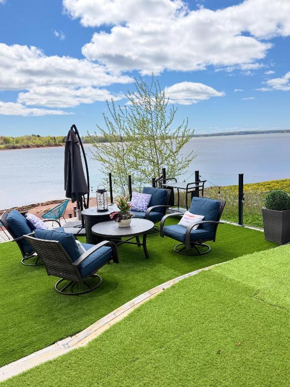luxury Beachfront Home With Private Beach Access - B&B Charlottetown