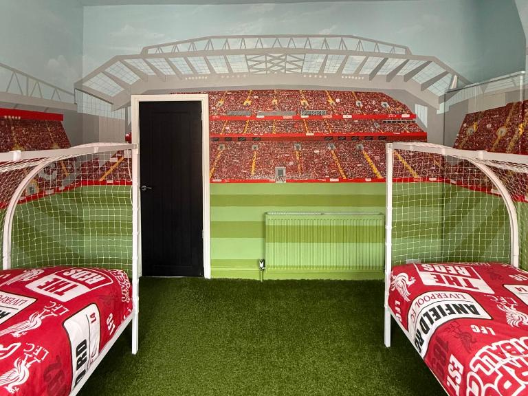 Anfield Abode - ENTIRE LFC THEMED HOUSE - Sleeps 6 - B&B Liverpool