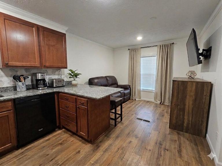 Tiny Home with Grill Laundry Deck Desk - Ferienwohnung Phenix City