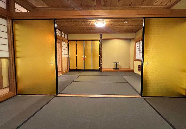 鈴籠長浜城 豊臣の間 - 布団4組 ソファーベッド1台 エキストラベッド4台 - 最大14名 - Ferienwohnung Nagahama