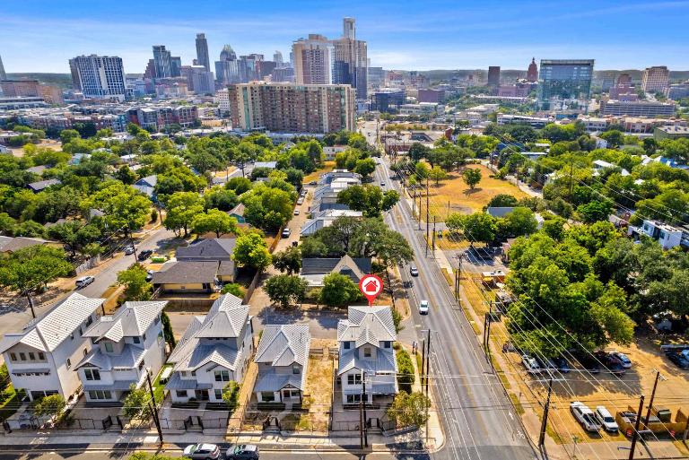 Walk to Restaurants & Entertainment on East Side - B&B Austin