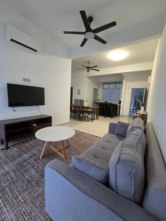 Homestay D'Casa, Apartment In Sepang, KLIA - B&B Sepang