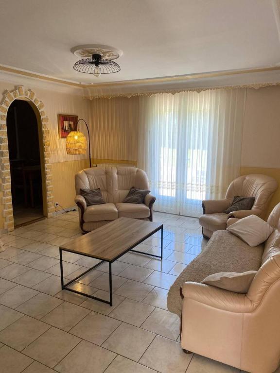 Maison familiale - Jardin - Parking - Wifi - B&B Pithiviers