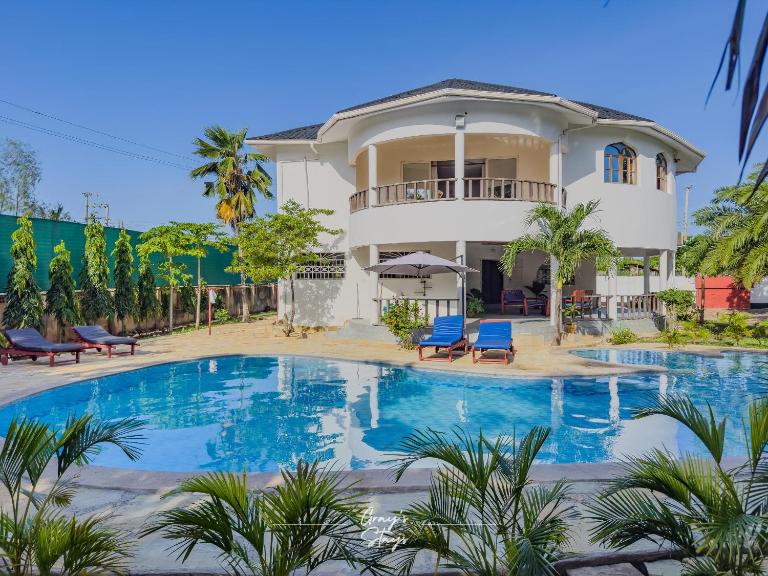 Aroma Villa Diani - Bed and Breakfast Diani Beach