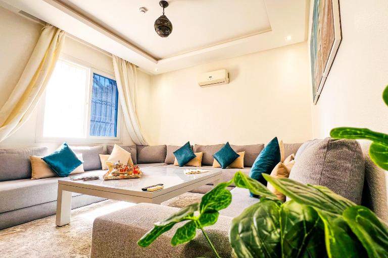 Cozy Modern Apt 10 Min to beach - Ferienwohnung Agadir