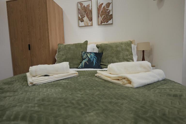Deaf Property - Woolwich Elizabeth Line Studios - B&B Woolwich