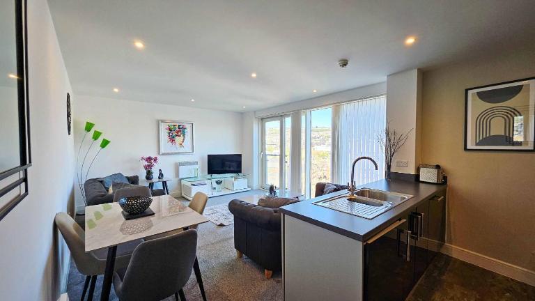 40 Meridian Tower - 1 Bedroom Apartment - Swansea - B&B Swansea