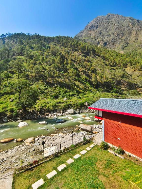 Riverside Bliss Cottages - B&B Goshāin