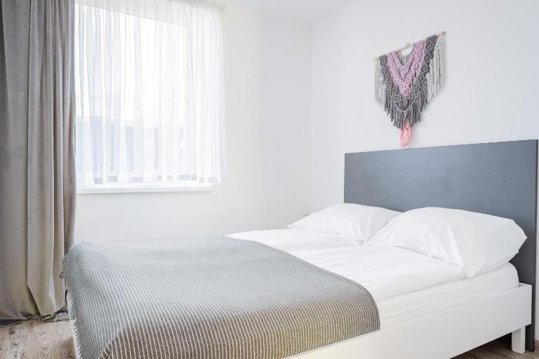 Apartamenty Jeżynowa 20 - Przestronne Apartamenty z Placem Zabaw - Chambres d'hôtes Rowy