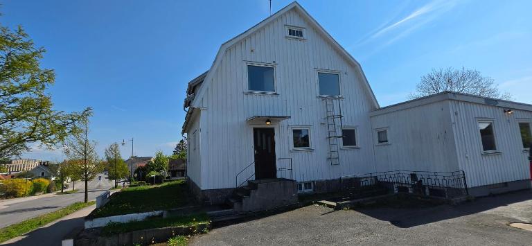 Central belägen lägenhet på andra våning inkl rum på delvis inredd vind - B&B Falkenberg