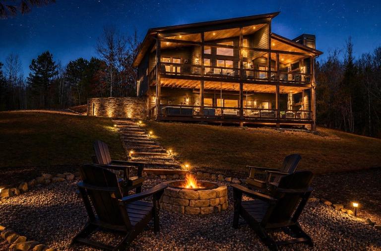 Modern Mountain Cabin, Hot Tub, Fireplaces, Long Range Mtn Views! - B&B Mineral Bluff